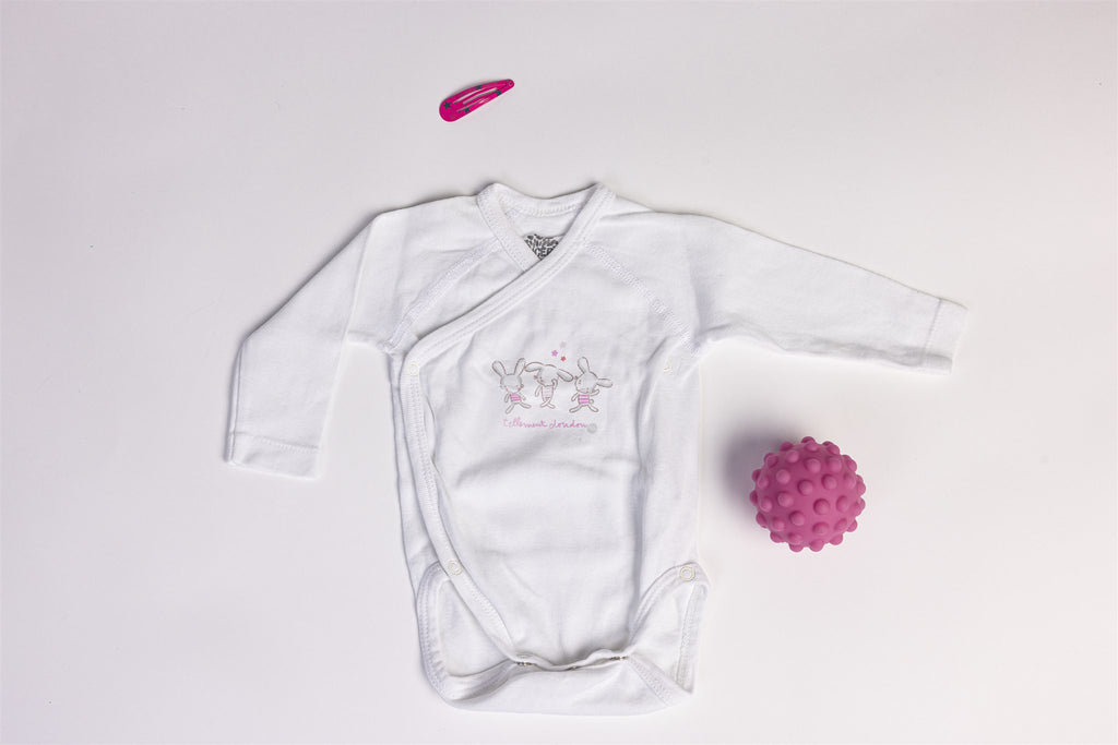 White wrap bodysuit with bunny print “tellement doudou” - organic cotton