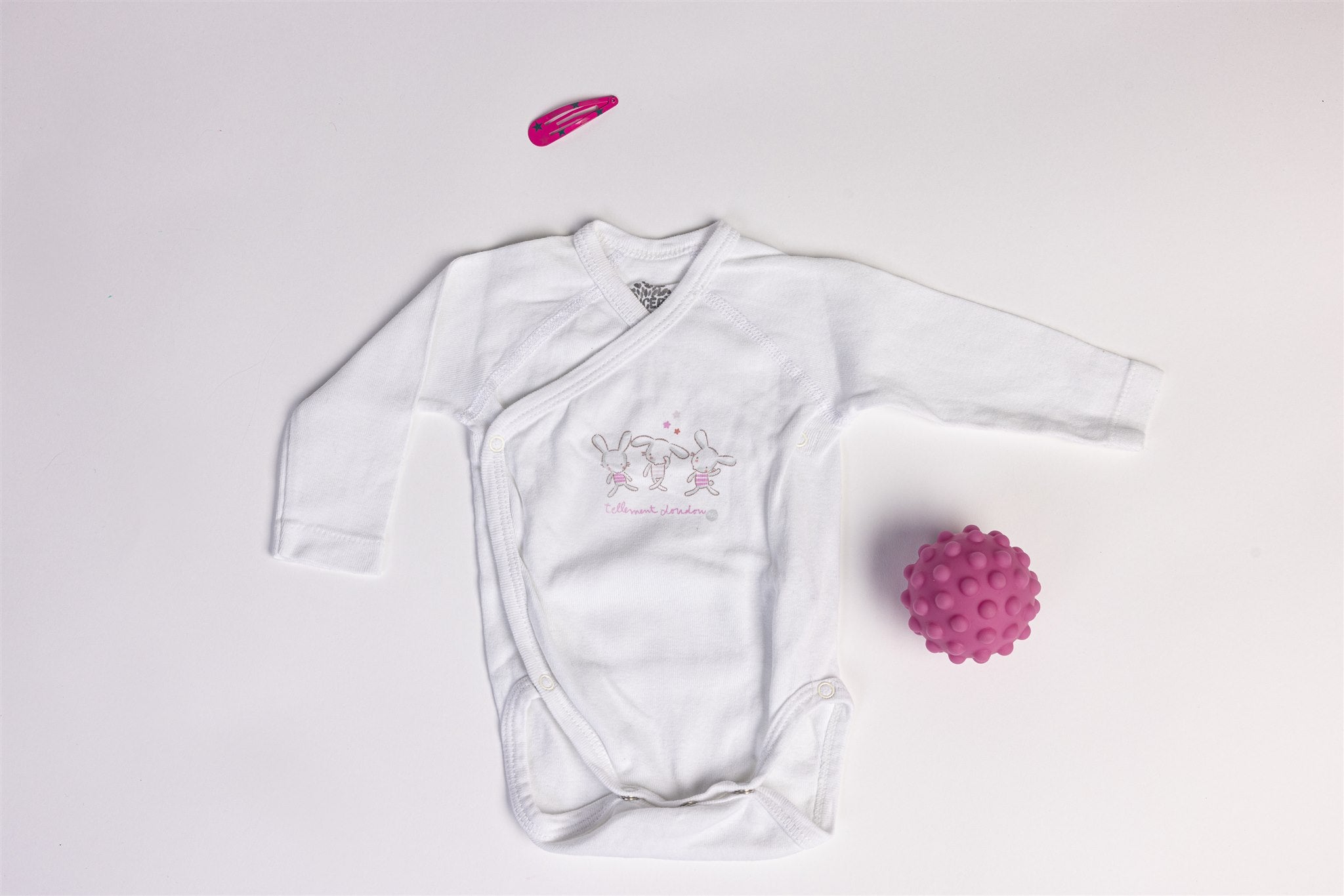 White wrap bodysuit with bunny print “tellement doudou” - organic cotton
