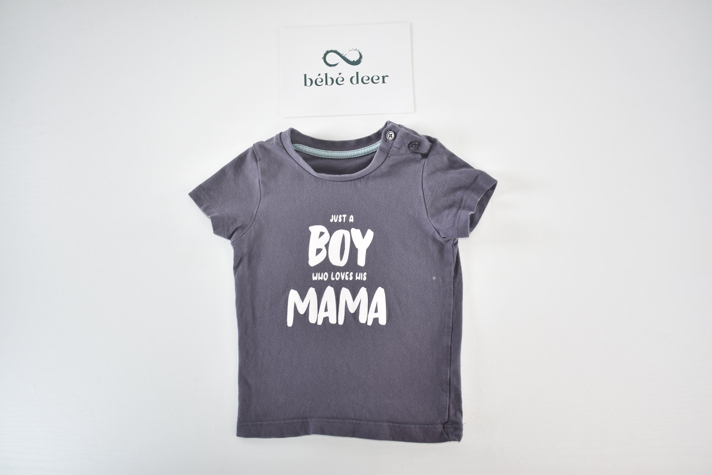 Haut gris « Just a boy who loves his mama »