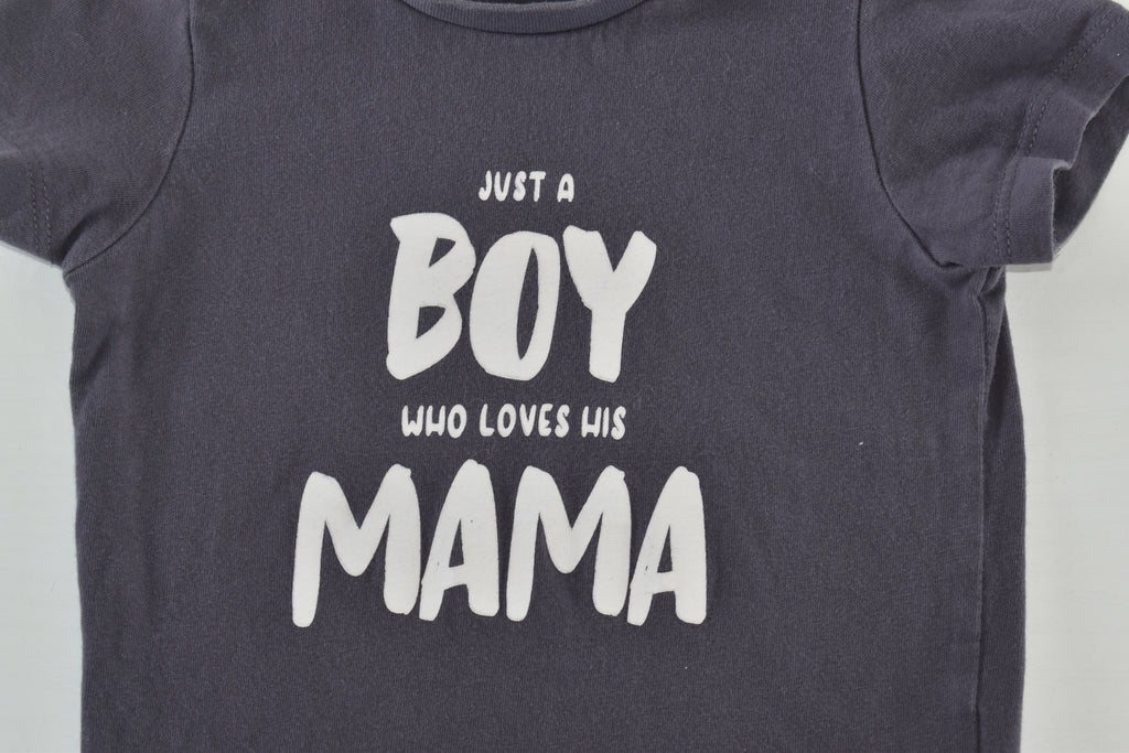 Haut gris « Just a boy who loves his mama »