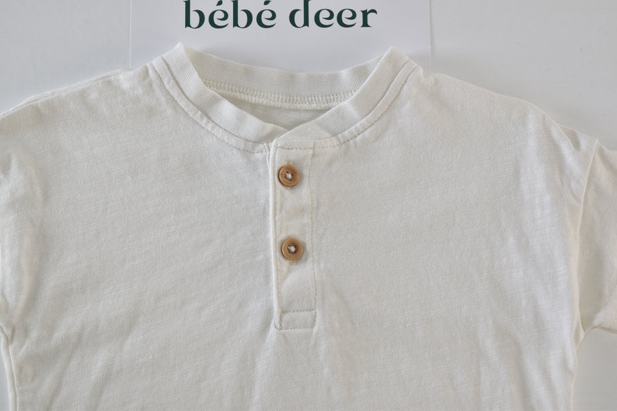 White short sleeve top