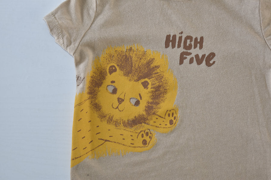 Top featuring a playful lion illustration with “High Five”