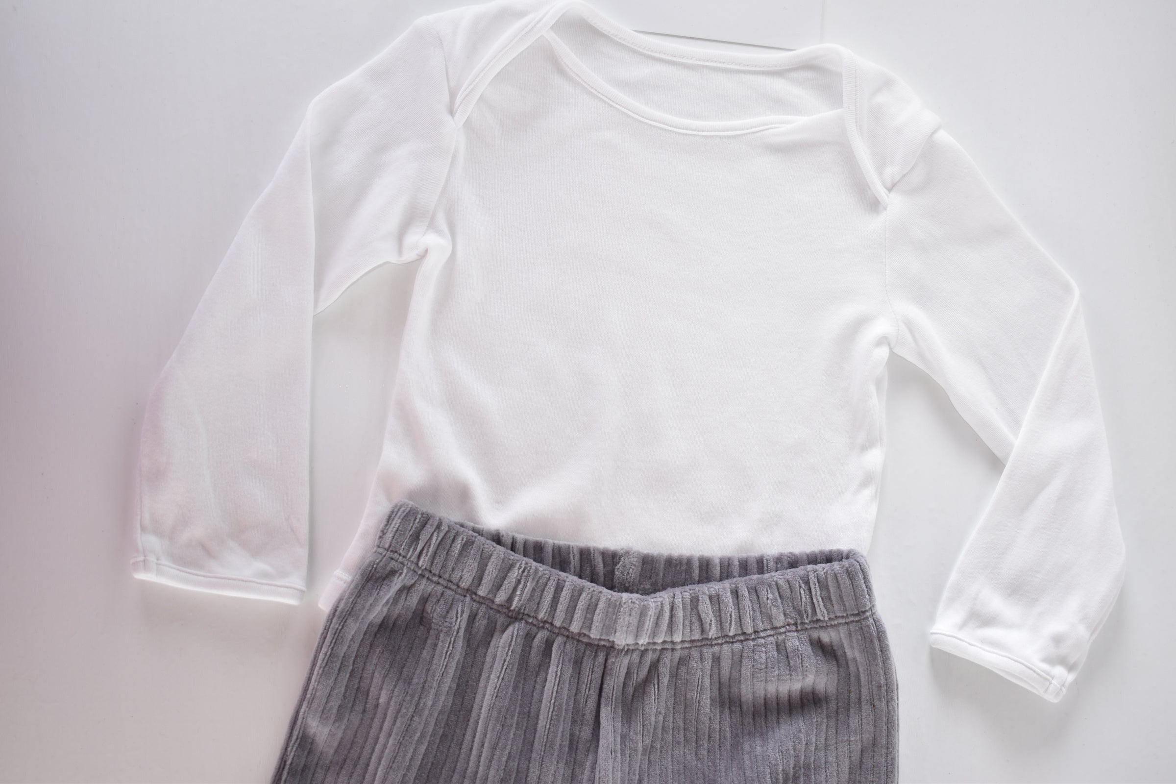 Ensemble body à manches longues et pantalon côtelé