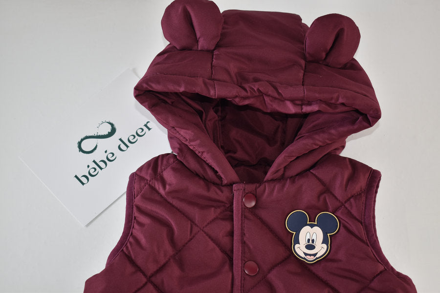 Gilet matelassé bordeaux à capuche avec écusson Mickey Mouse