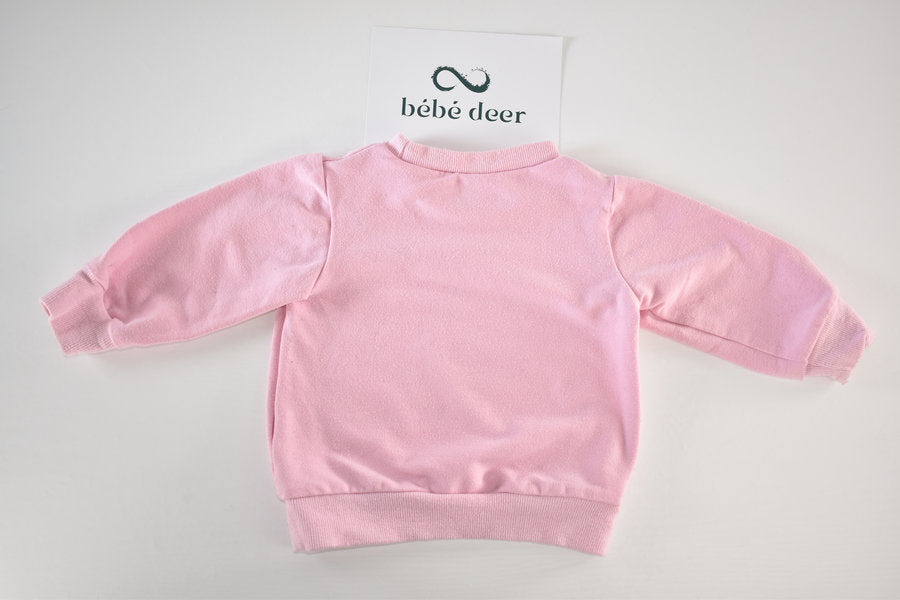Pull rose orné d'un cœur