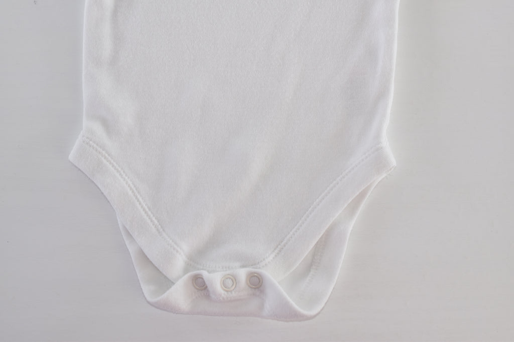 Short-sleeved bodysuit with little bear
