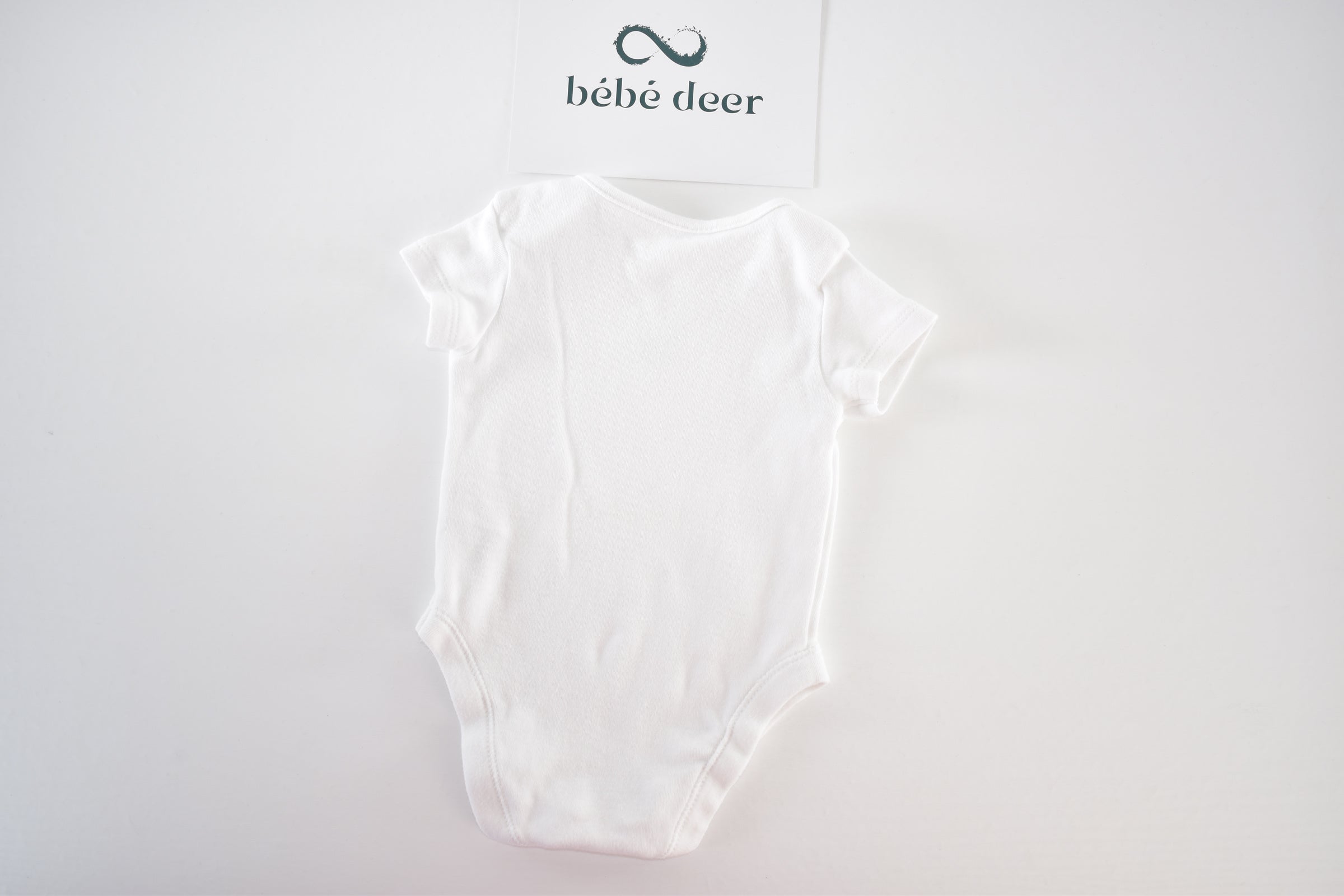 Short-sleeved bodysuit with little bear