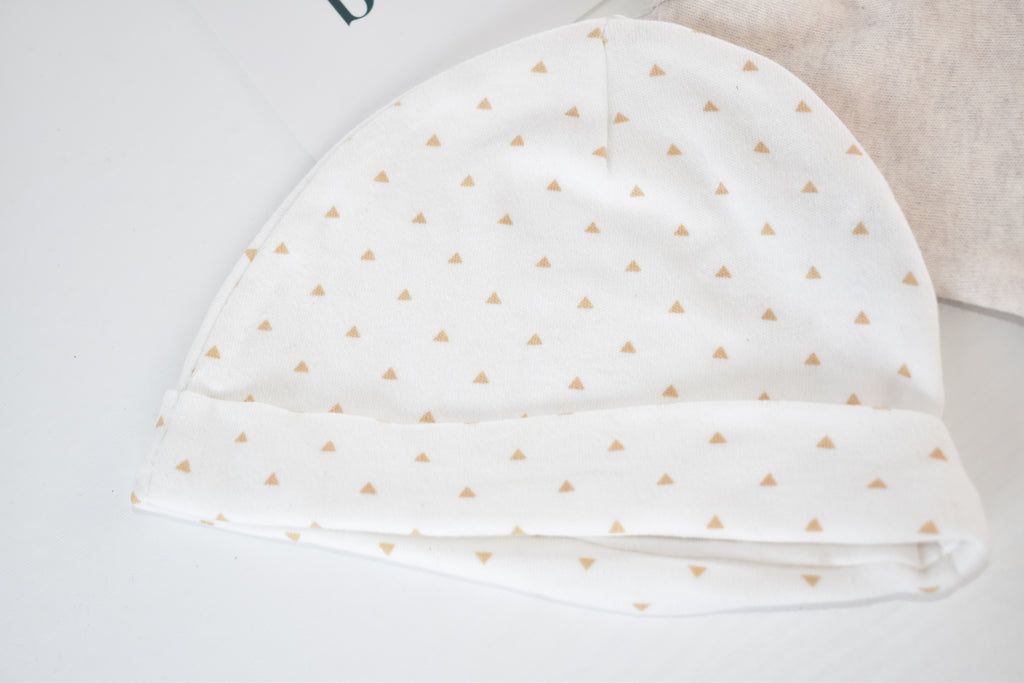 Two neutral baby hats set