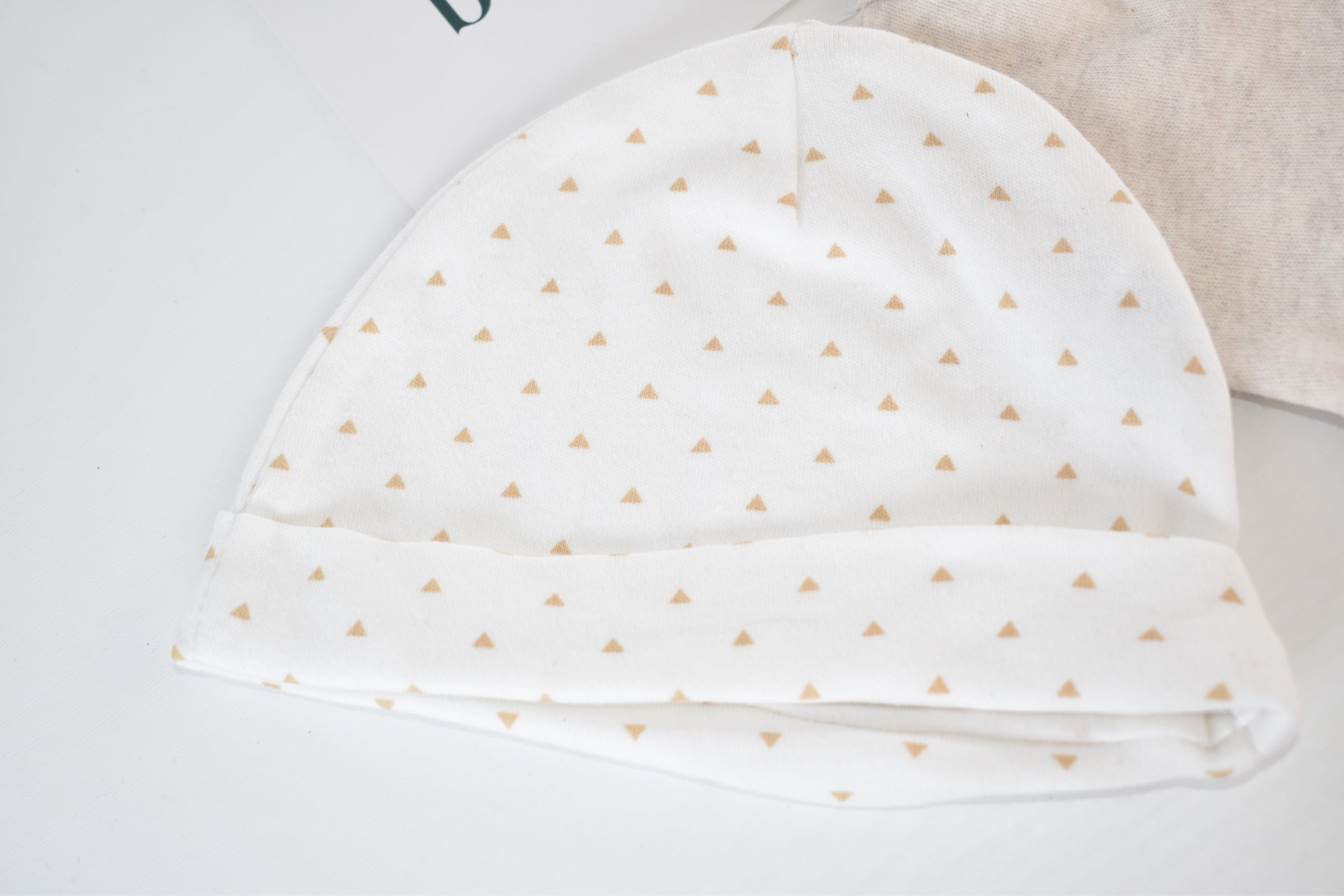 Two neutral baby hats set