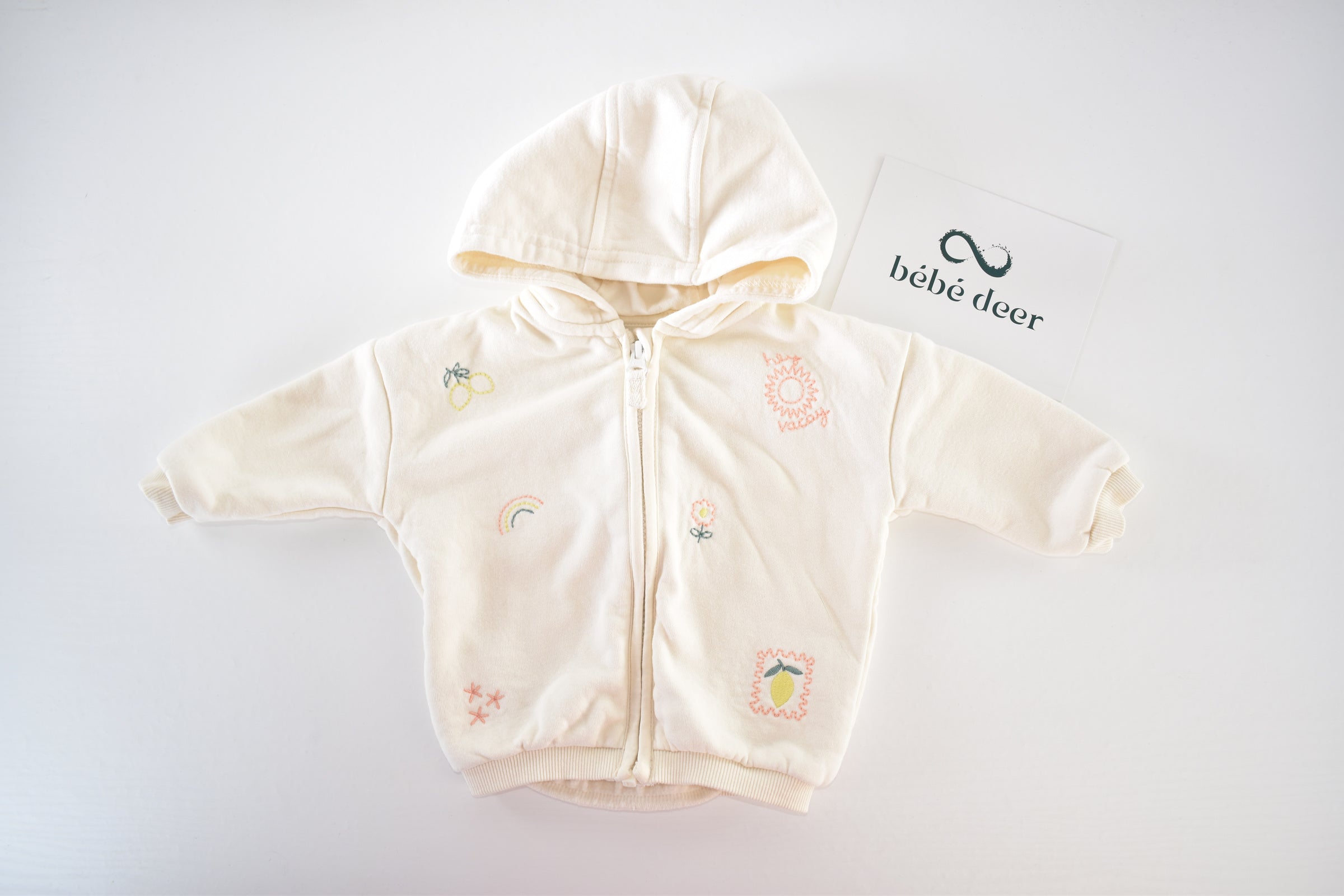 Hooded zip-up jacket