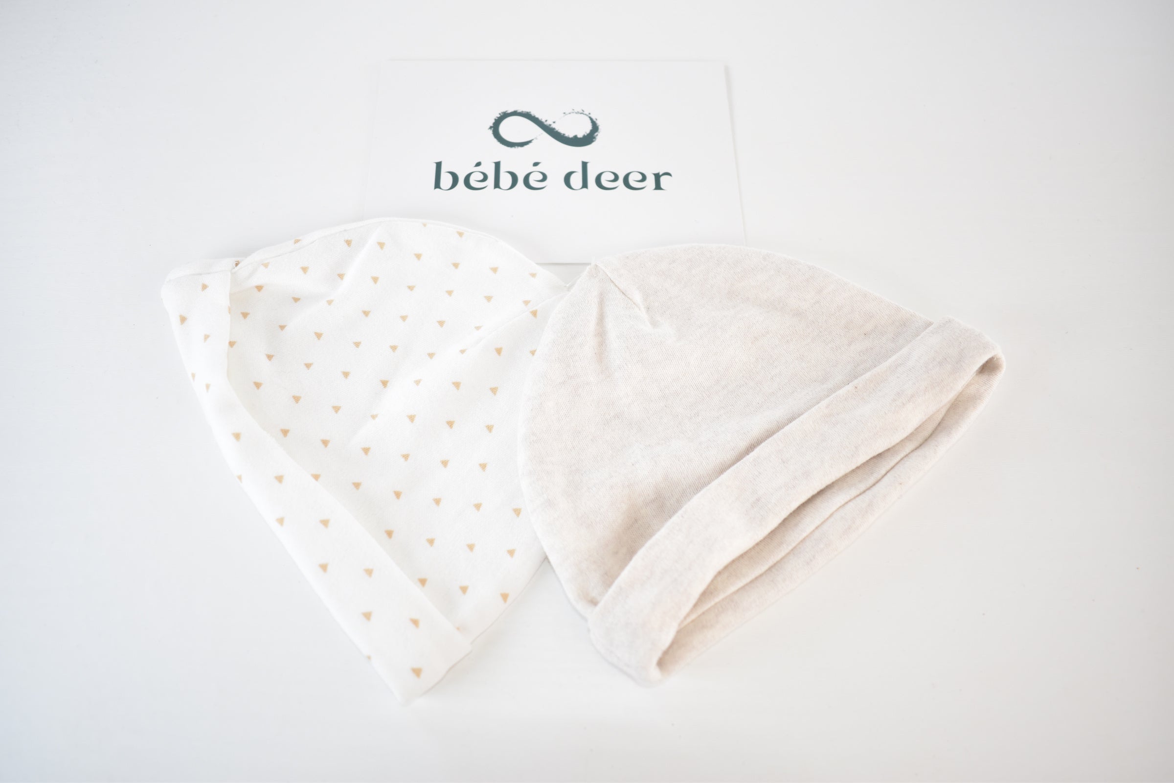 Two neutral baby hats set