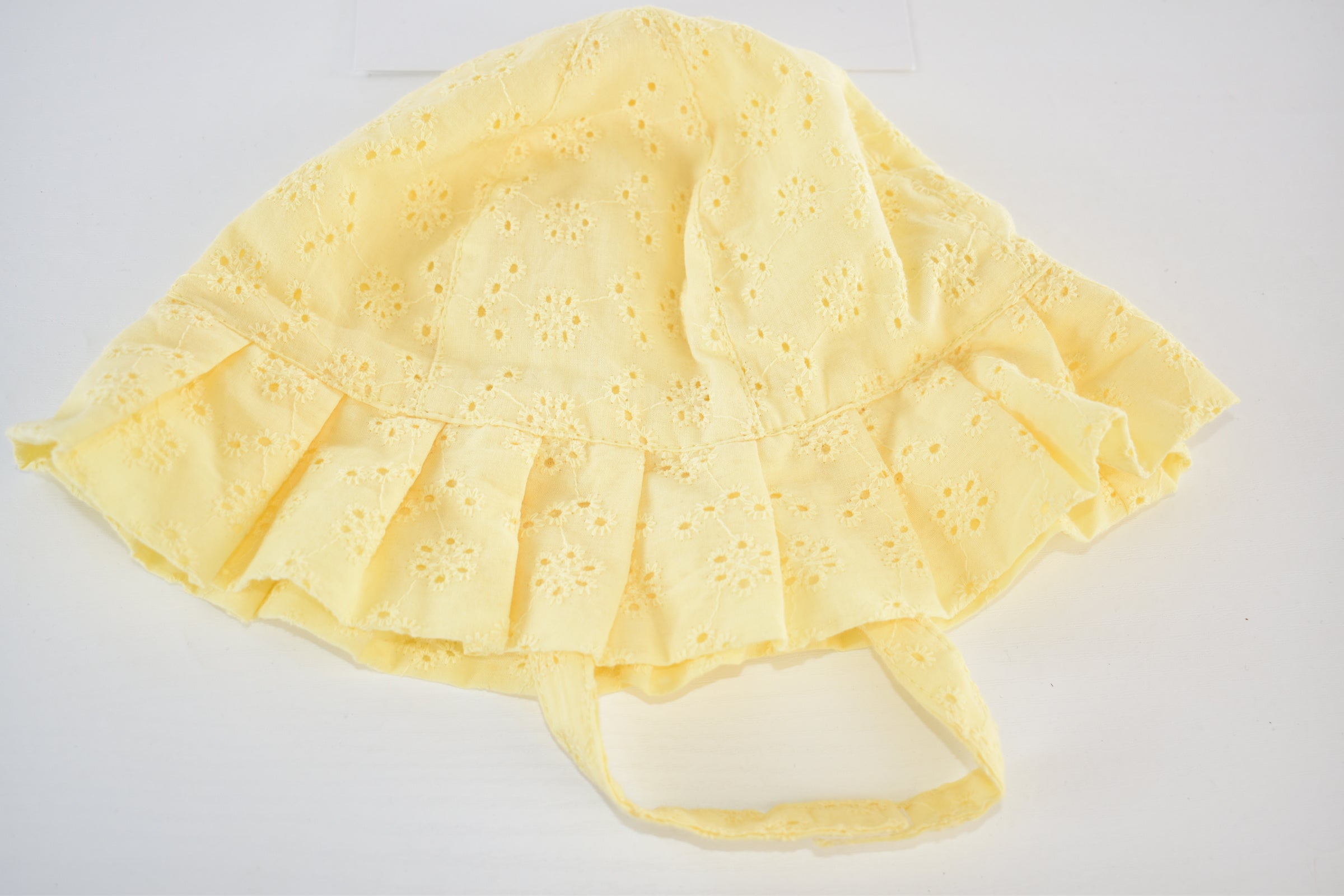 Yellow broderie sun hat – 6–12 months