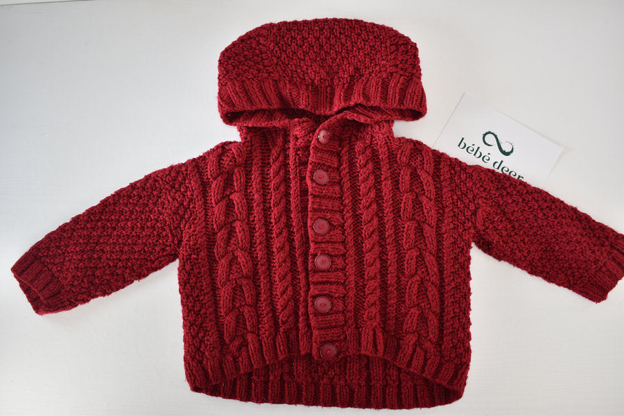 Gilet rouge à capuche en maille