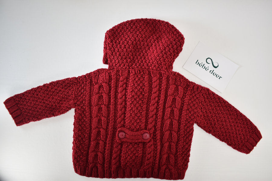 Gilet rouge à capuche en maille