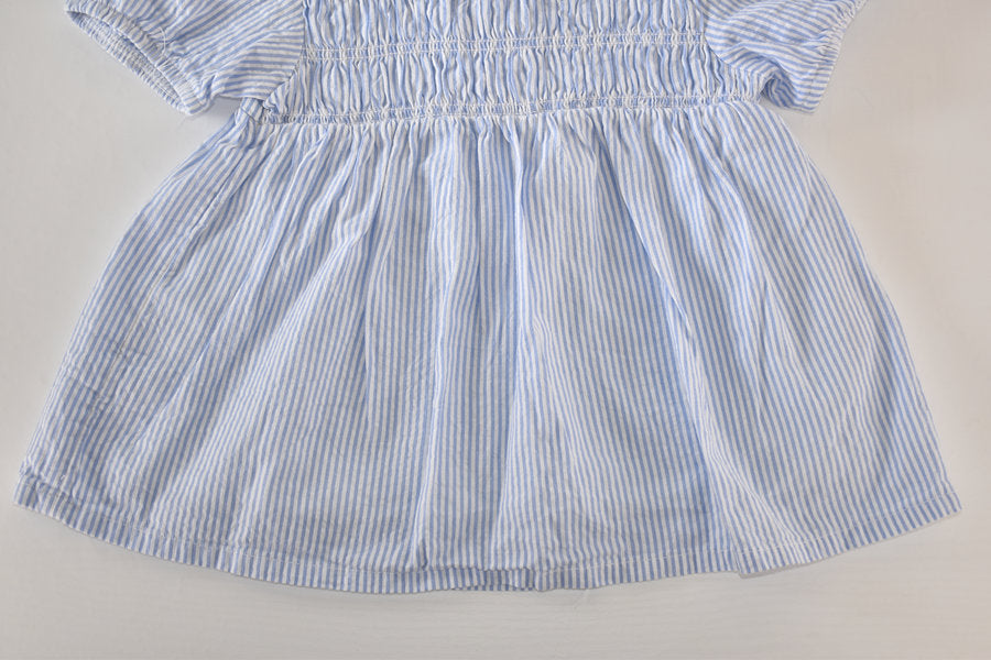 robe à rayures bleues et blanches