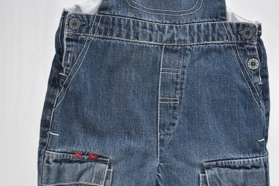 Denim dungarees with cargo pockets