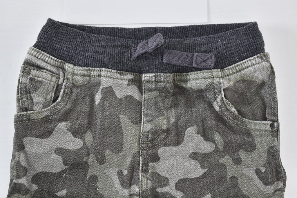 Camouflage shorts with drawstring waist