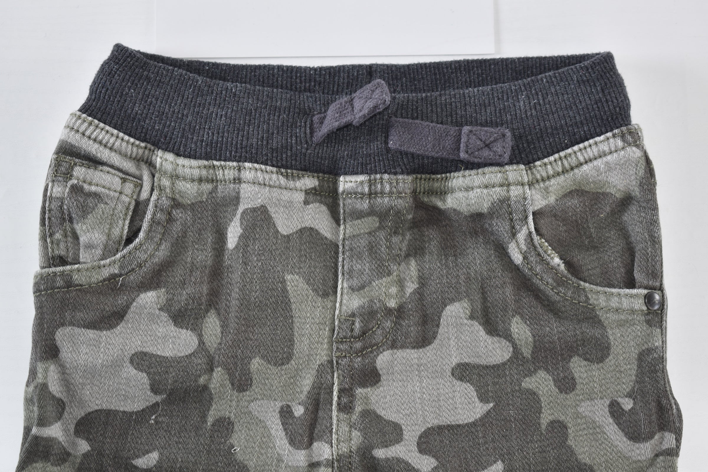 Camouflage shorts with drawstring waist