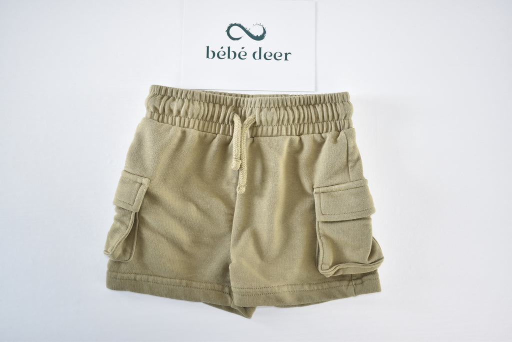 Cargo shorts with side pockets