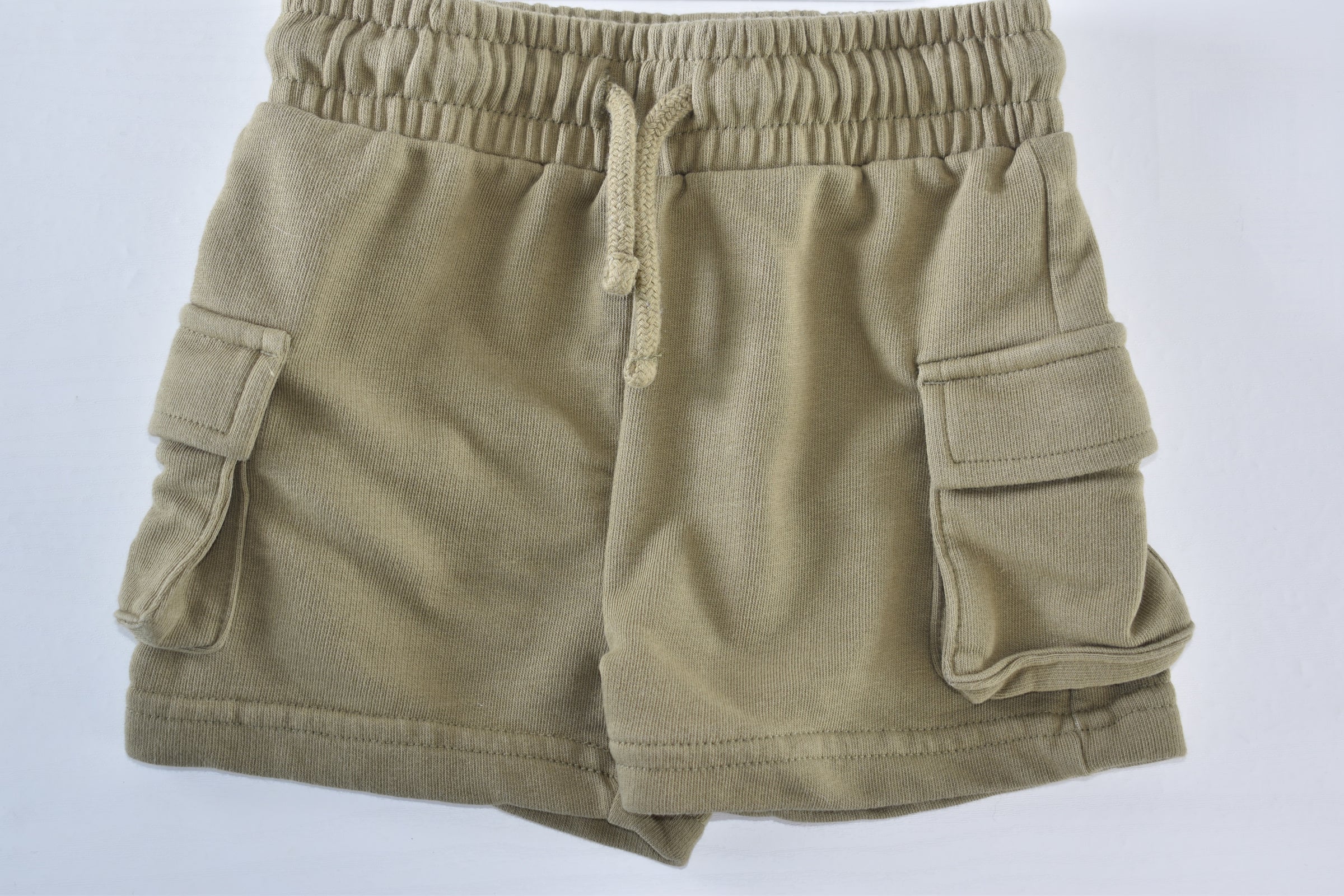 Cargo shorts with side pockets