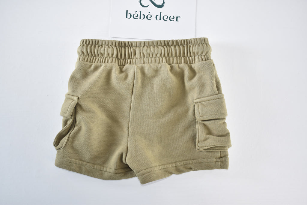 Cargo shorts with side pockets