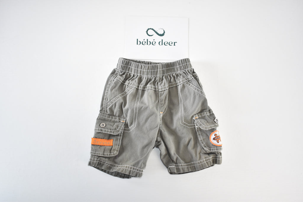 Grey cargo shorts with lizard patch
