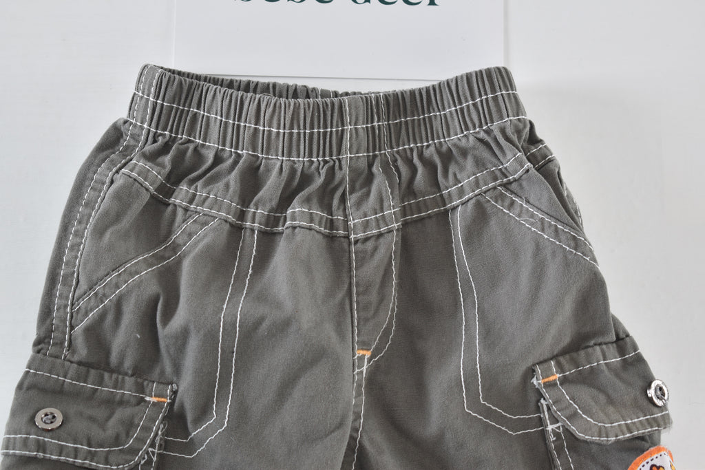 Grey cargo shorts with lizard patch