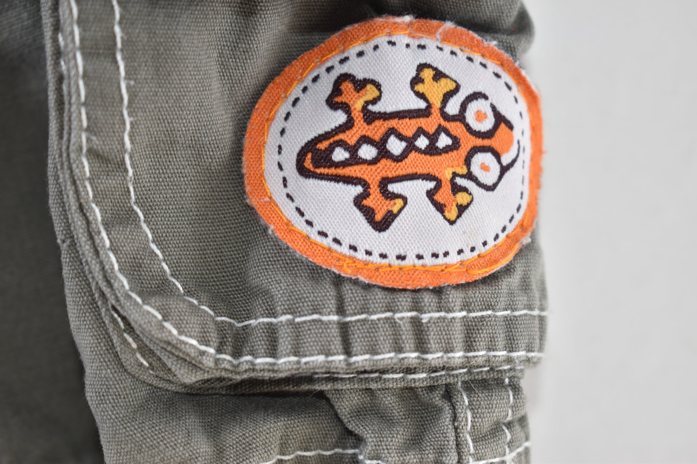 Grey cargo shorts with lizard patch