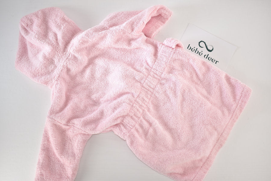 Pink hooded bathrobe with giraffe embroidery