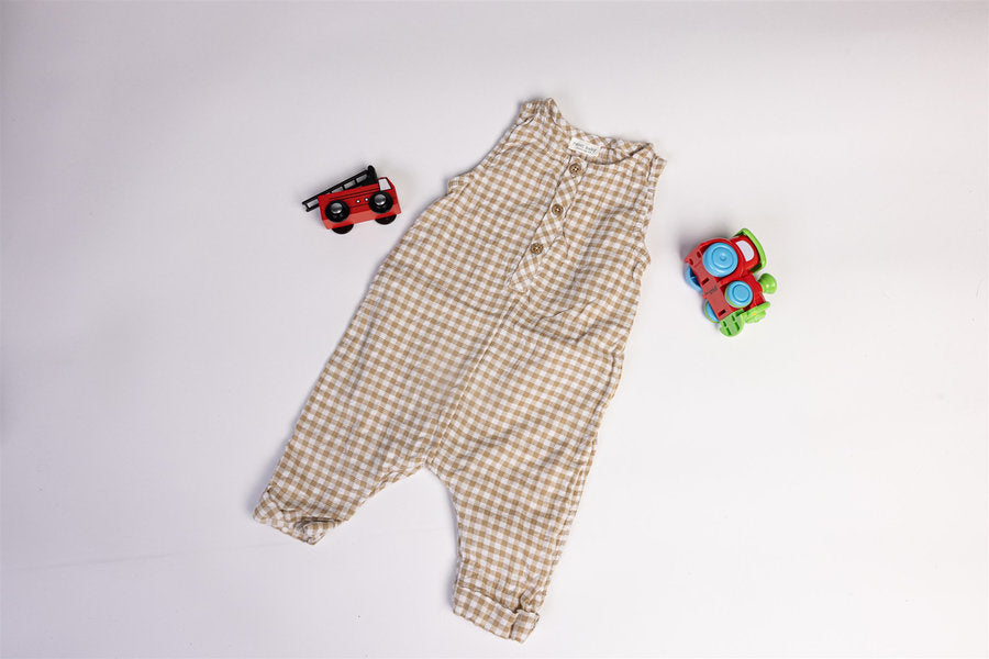 Sleeveless dungaree