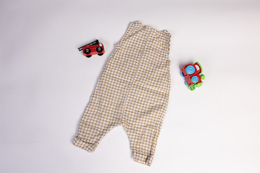 Sleeveless dungaree