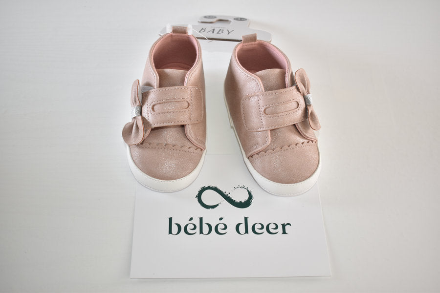 Baby shoes with bow detail