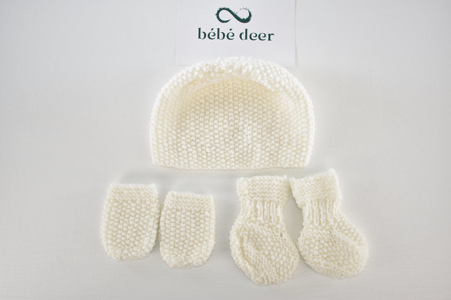 Handmade knitted newborn set