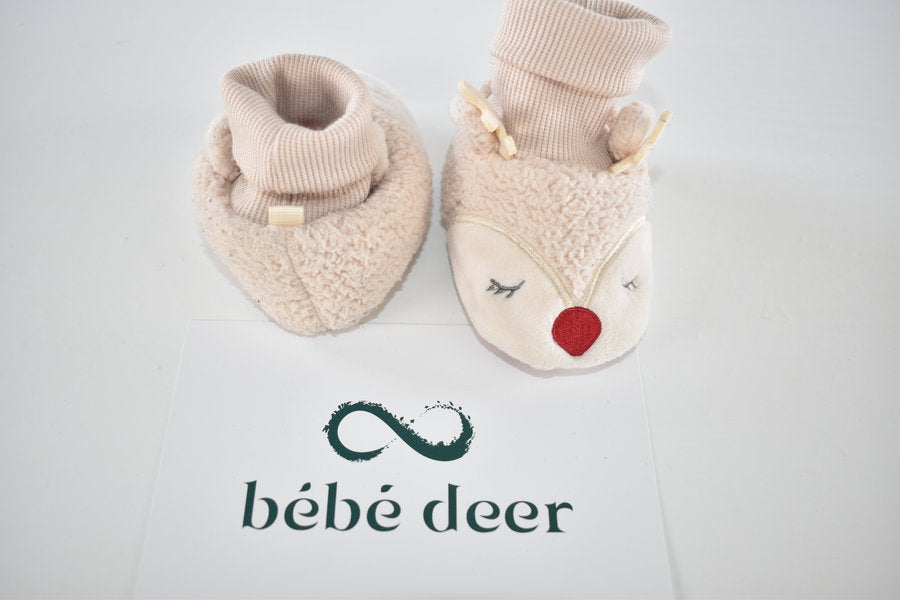 Reindeer lined baby booties 2/18
