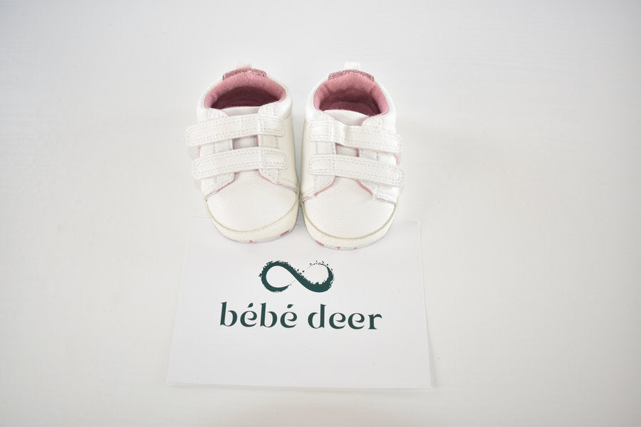 White prewalker shoes with pink star 6/9 months