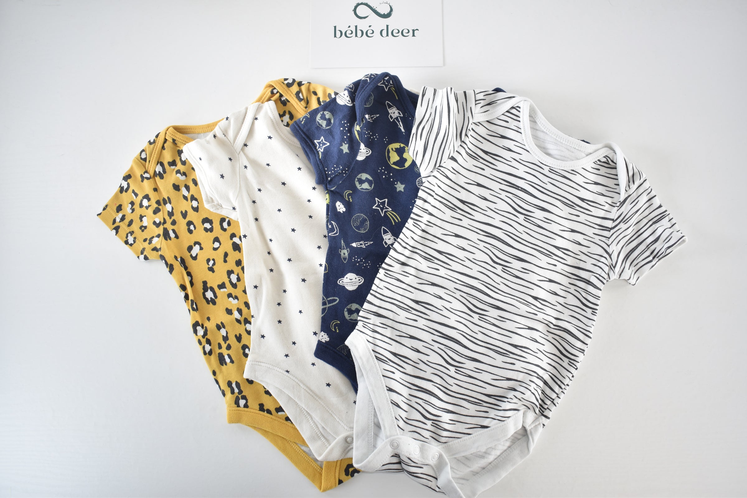 Set of 4 patterned bodysuits