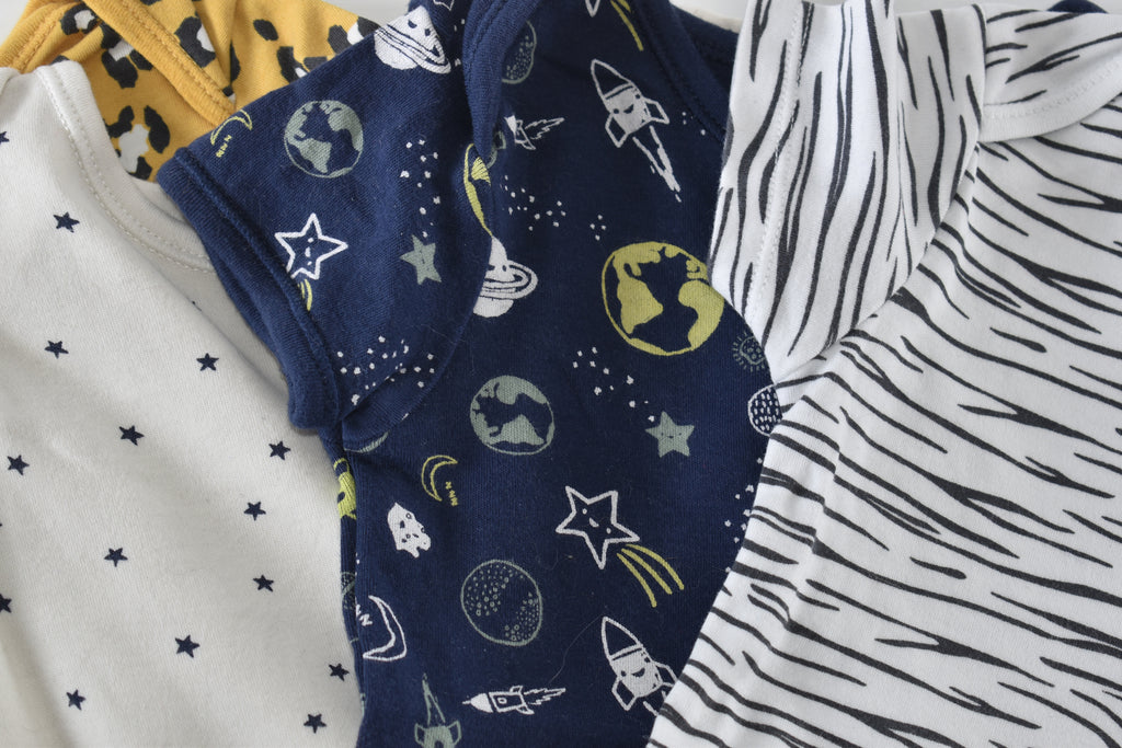 Set of 4 patterned bodysuits