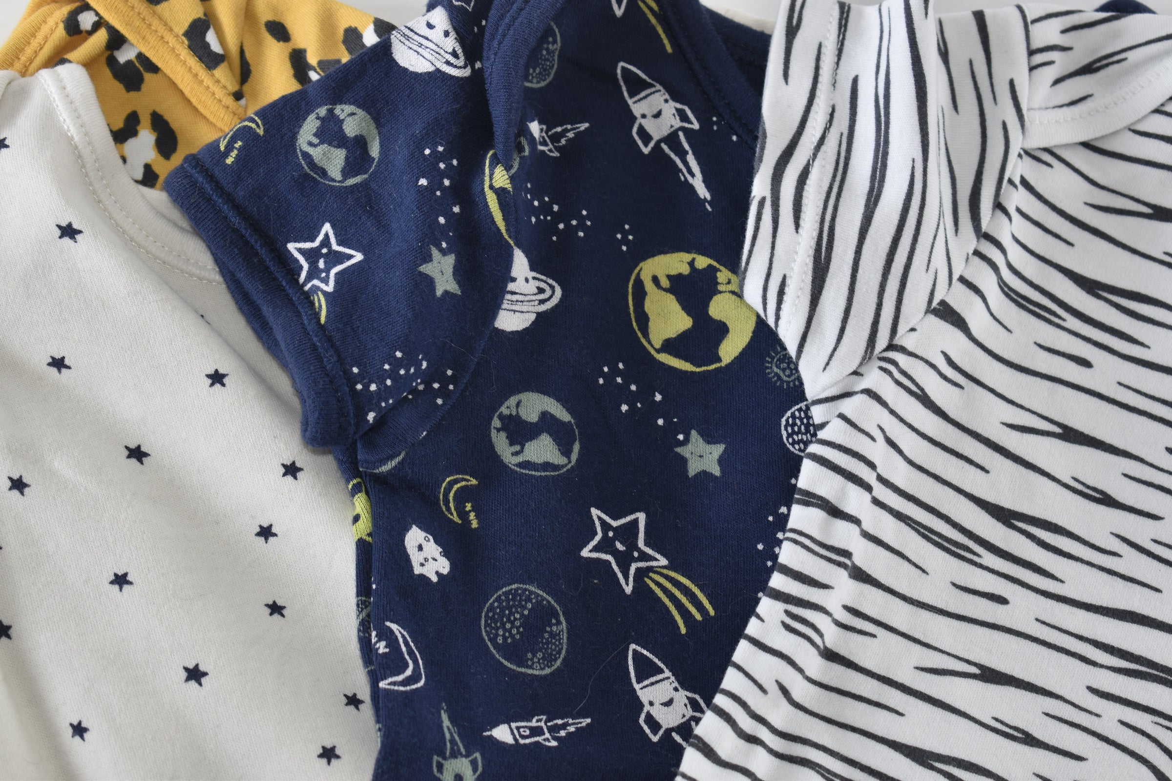 Set of 4 patterned bodysuits
