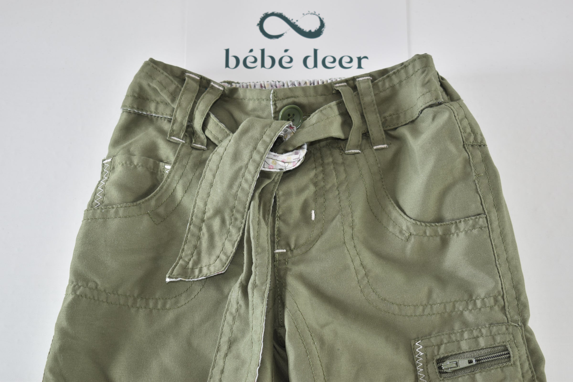 Lightweight cargo trousers with belt