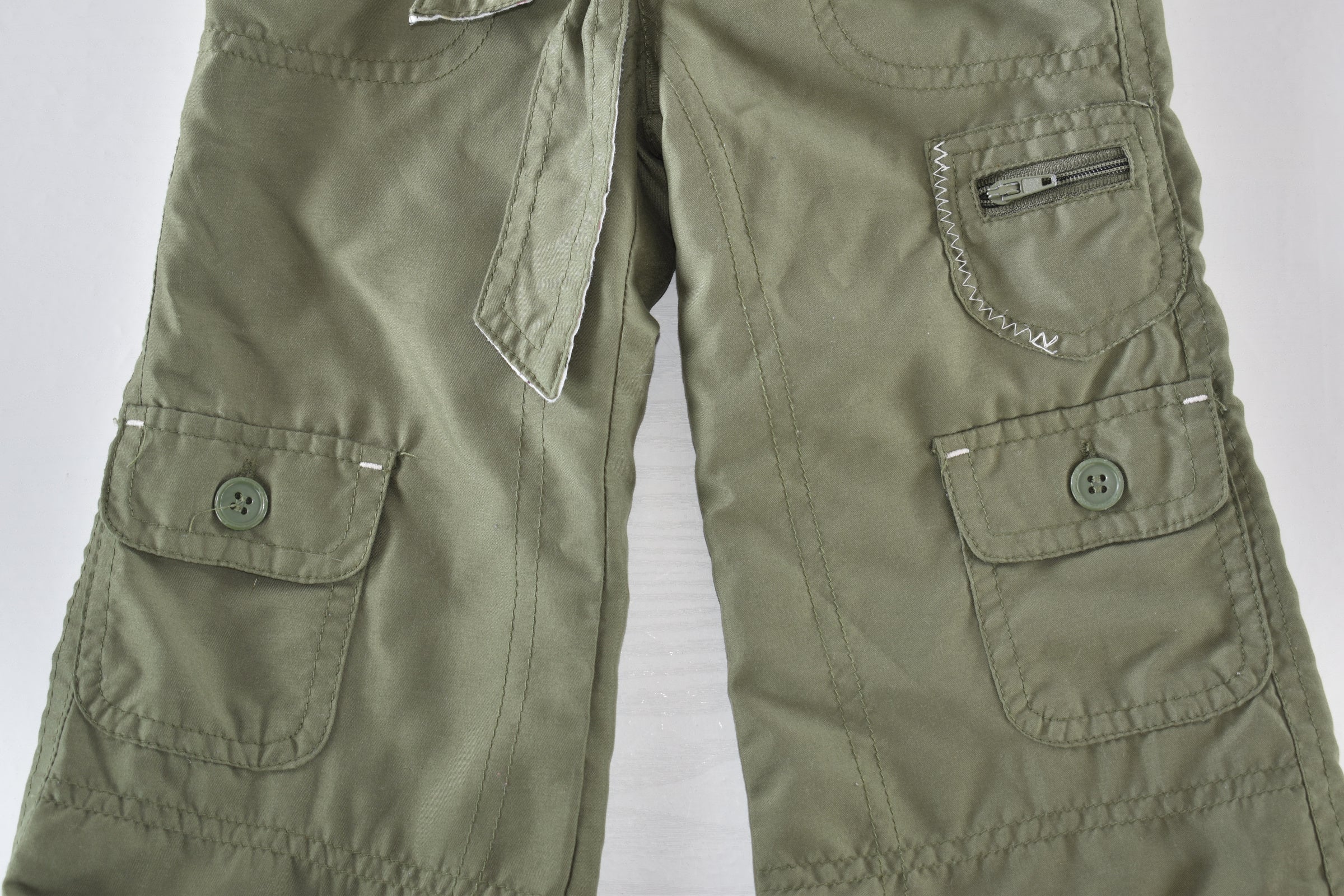 Lightweight cargo trousers with belt