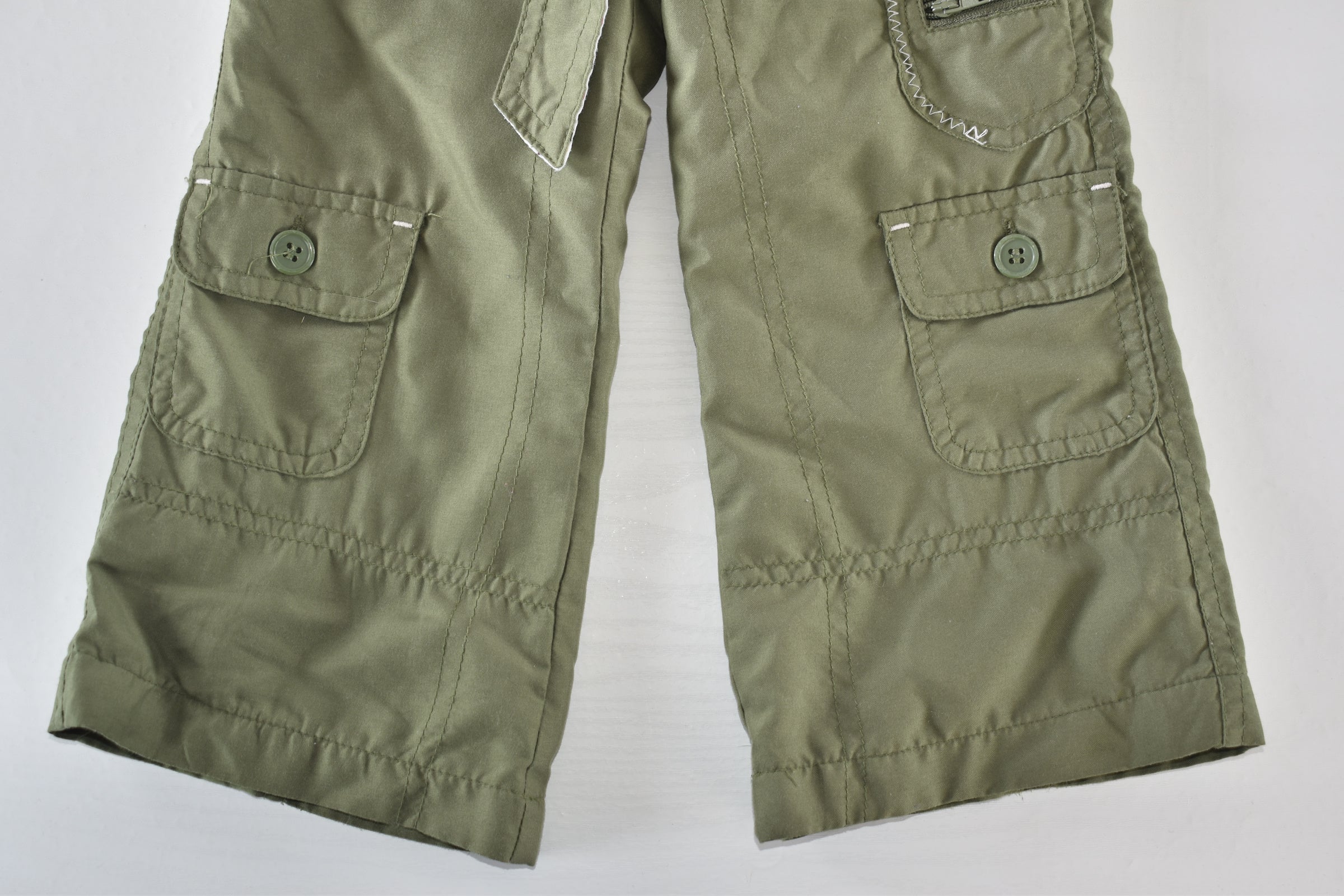 Lightweight cargo trousers with belt