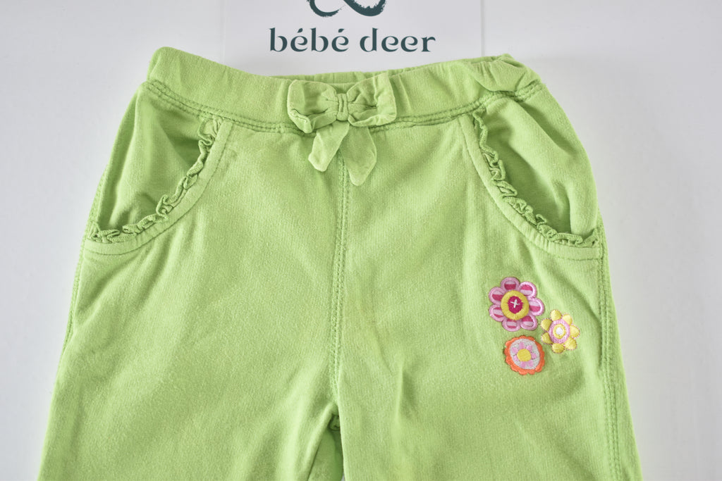 Green trousers with embroidered flowers