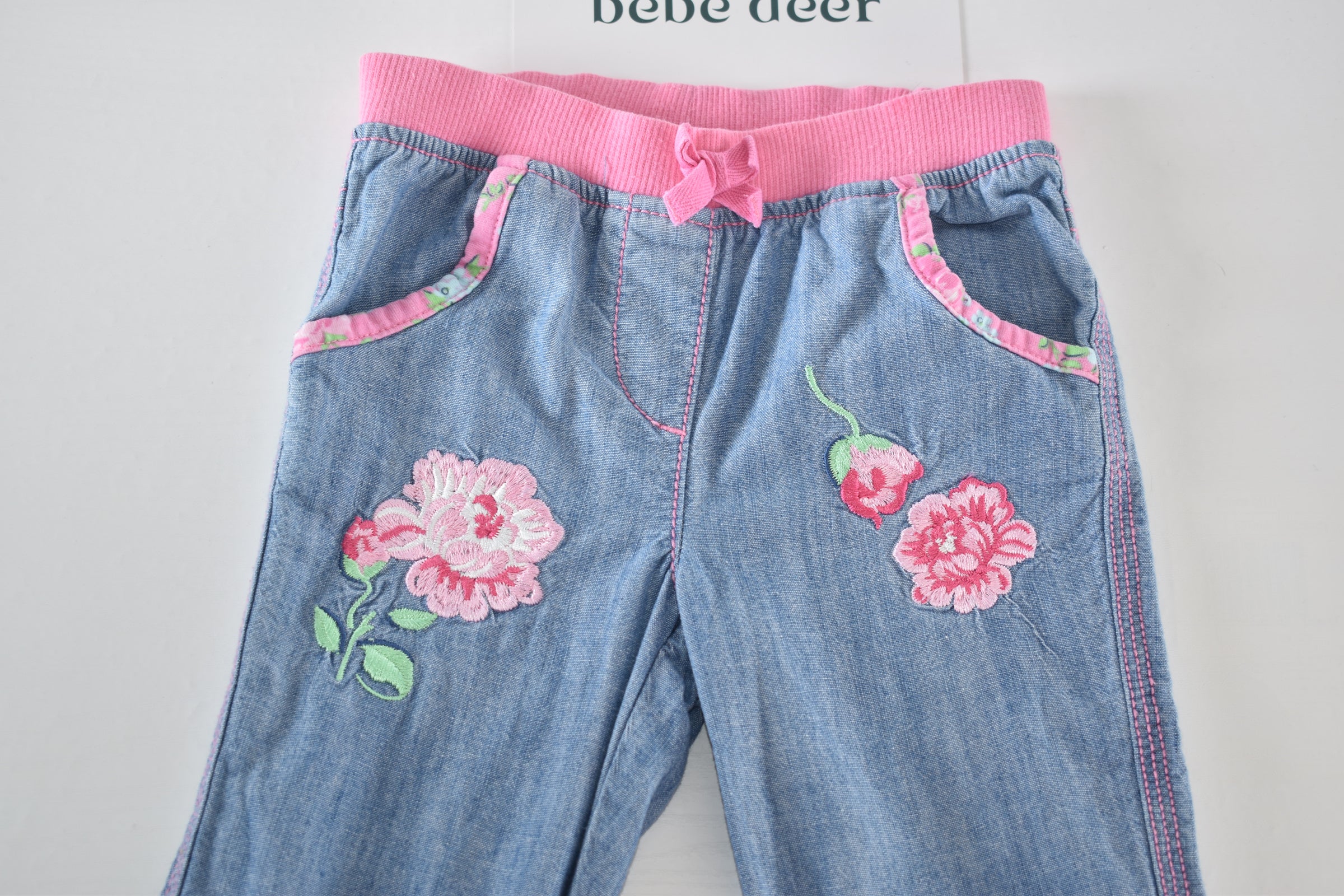 Embroidered cropped jeans