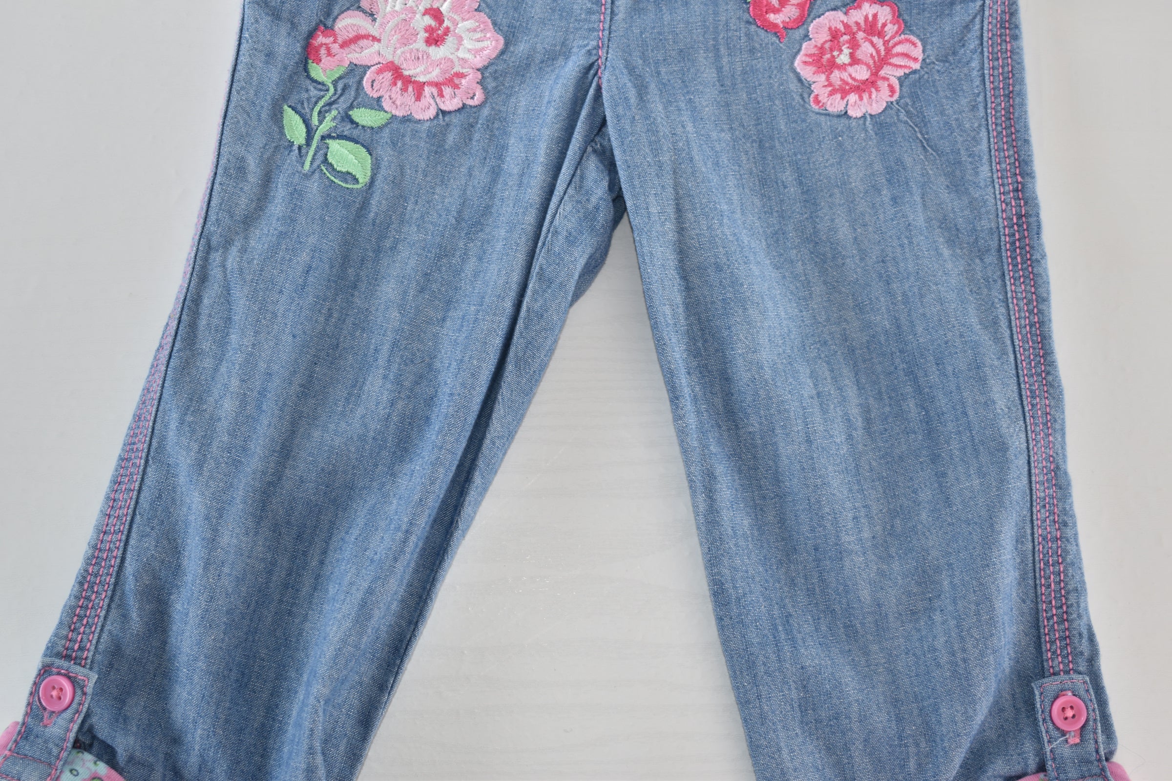 Embroidered cropped jeans