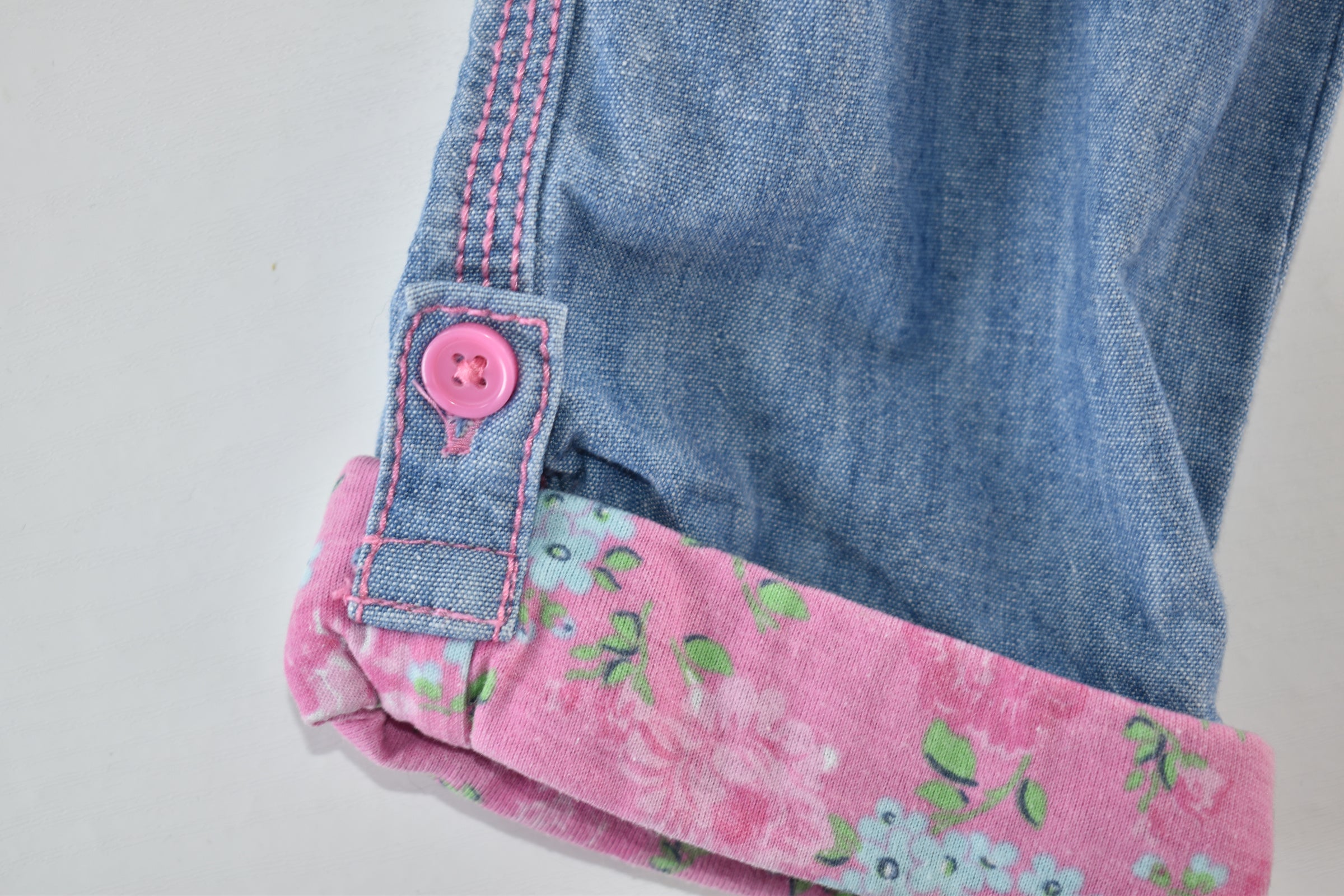 Embroidered cropped jeans