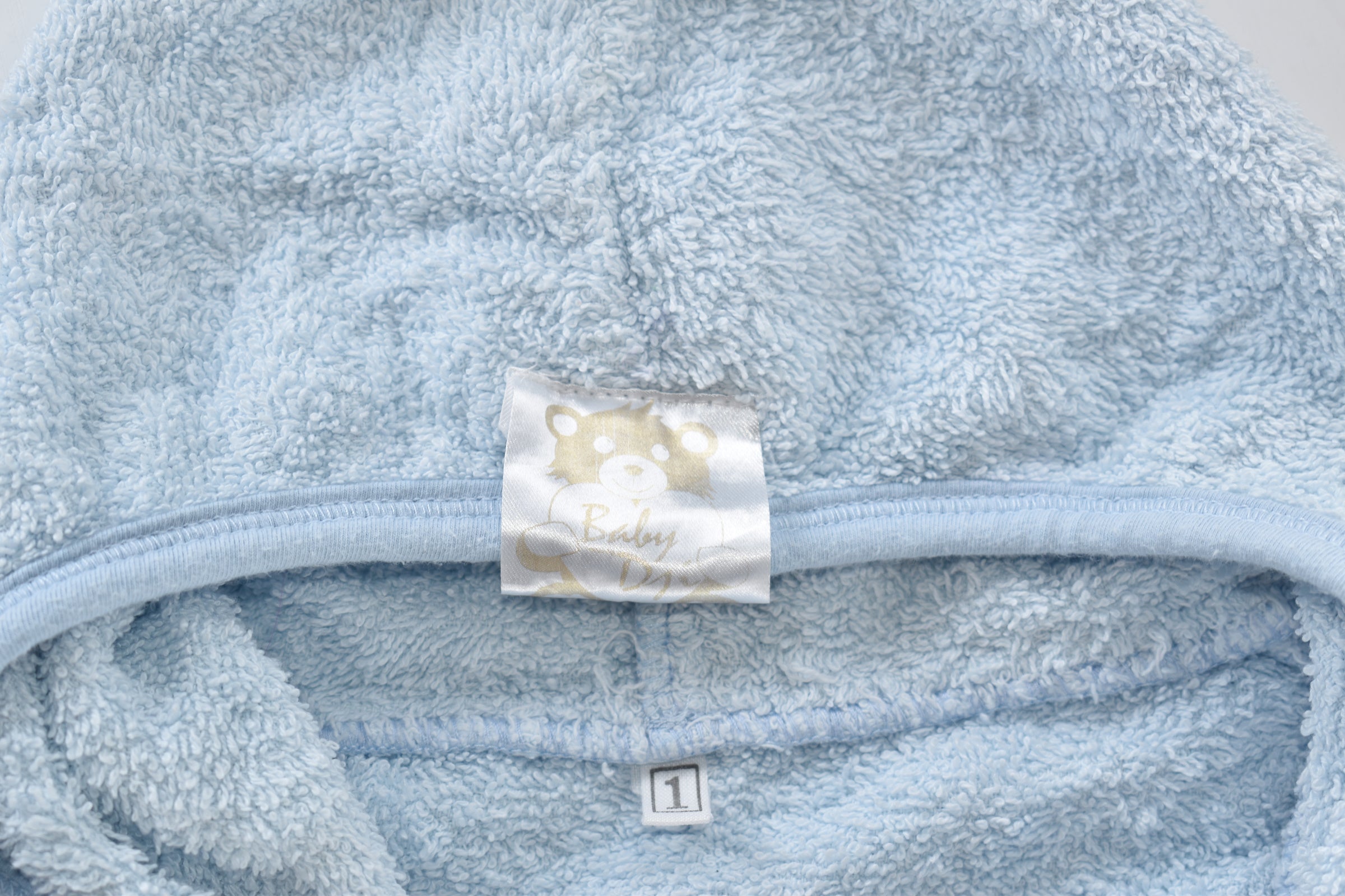 Hooded bathrobe with embroidered boat