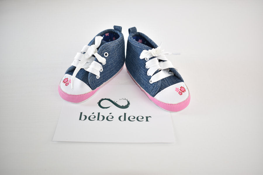 Denim prewalker shoes with embroidered cat detail