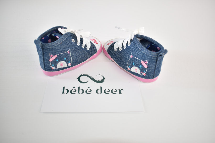 Denim prewalker shoes with embroidered cat detail
