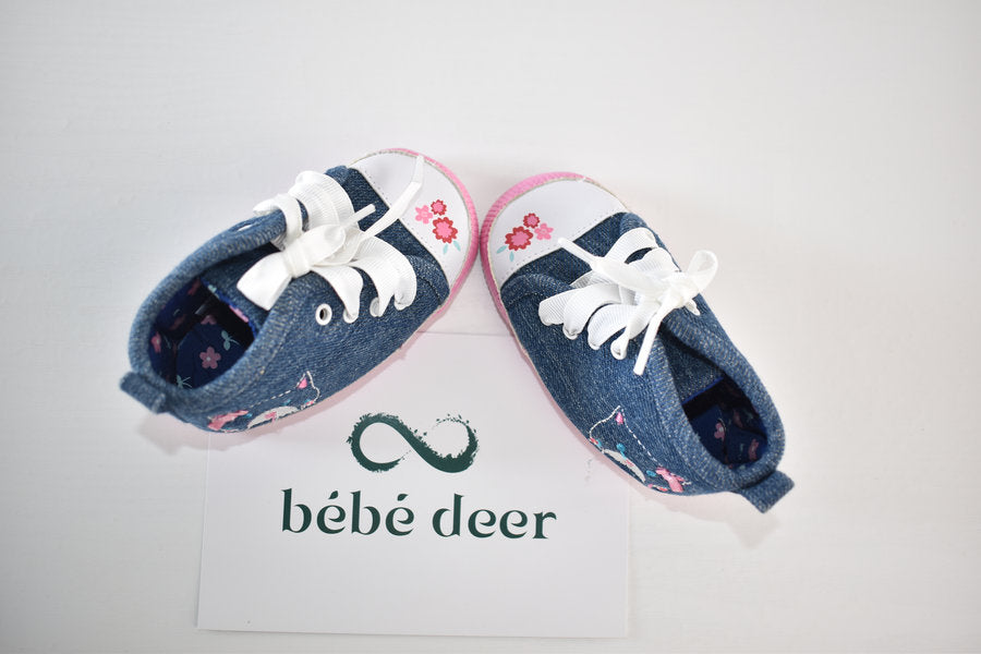 Denim prewalker shoes with embroidered cat detail