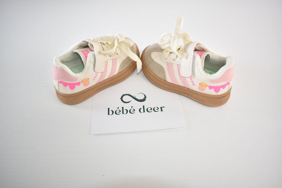 Chaussures crème avec des détails roses